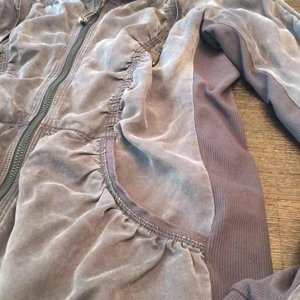 Extremely RARE Lululemon reversible full zip - Picture 4 of 10